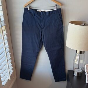Banana Republic Men’s Mason Athletic Tapered Fit pants NWT